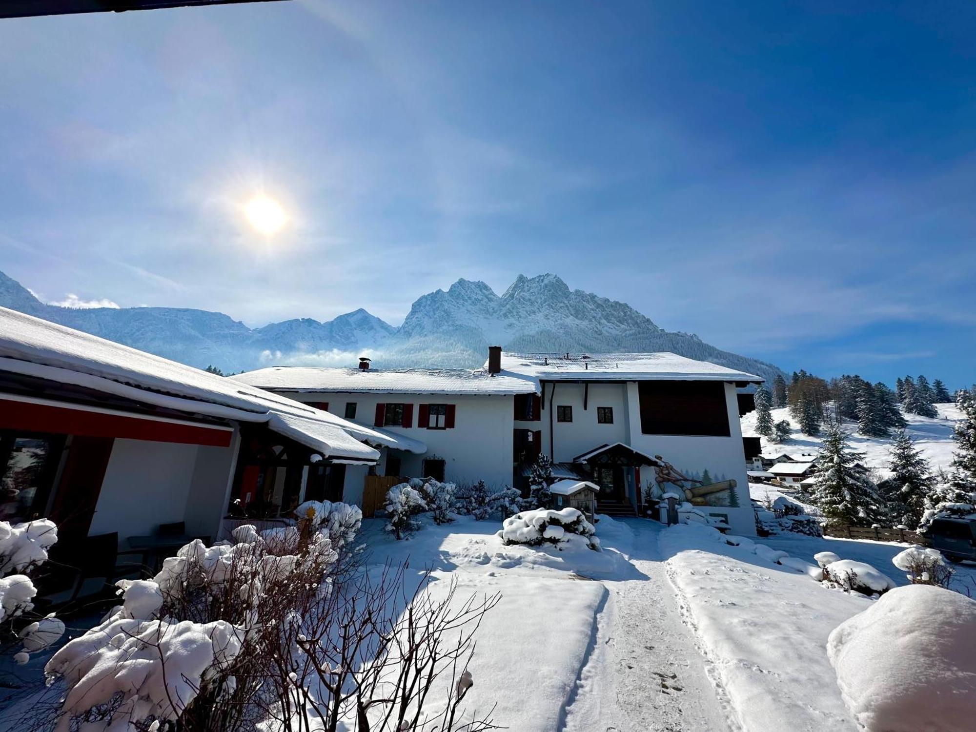Bayern Resort Hotel - Adults Only - Mit Zugspitzblick - Eibsee-Naehe - Wellnessbereich - Naturpool Im Sommer Grainau Eksteriør billede