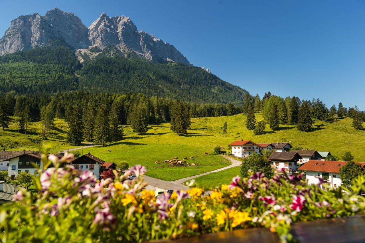 Bayern Resort Hotel - Adults Only - Mit Zugspitzblick - Eibsee-Naehe - Wellnessbereich - Naturpool Im Sommer Grainau Eksteriør billede